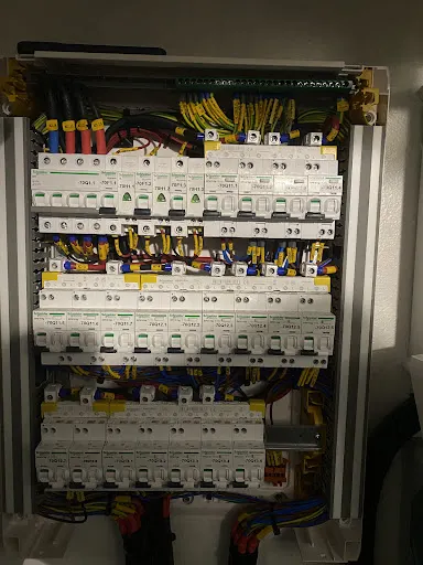 Voltares - Elektryk Gdańsk, Usługi Elektryczne